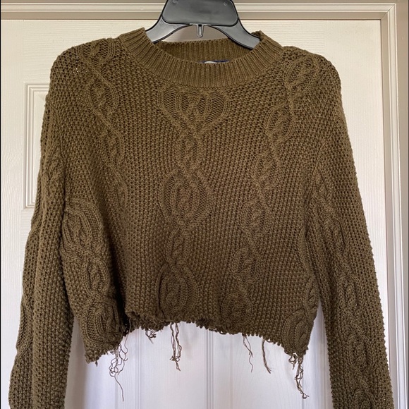 Sweaters - Cropped olive green cable knit sweater size small